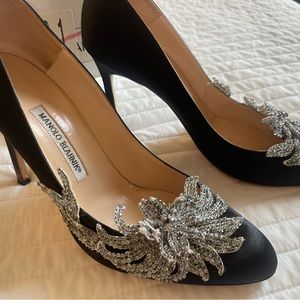 Manolo Blahnik Black Swan Pumps- size 40.5